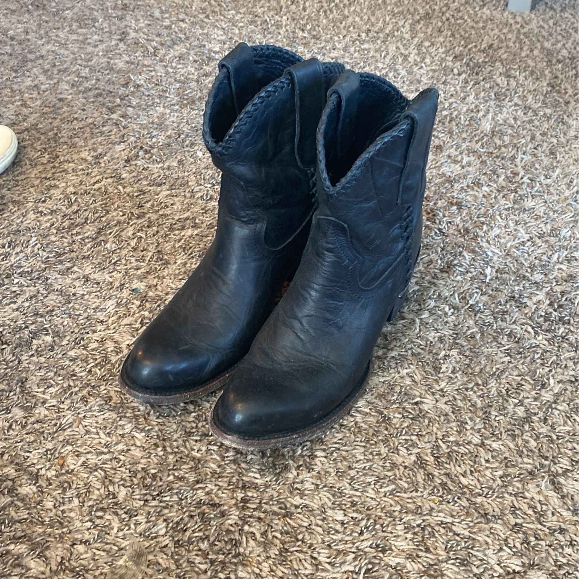 Lane Short Cowboy Boots