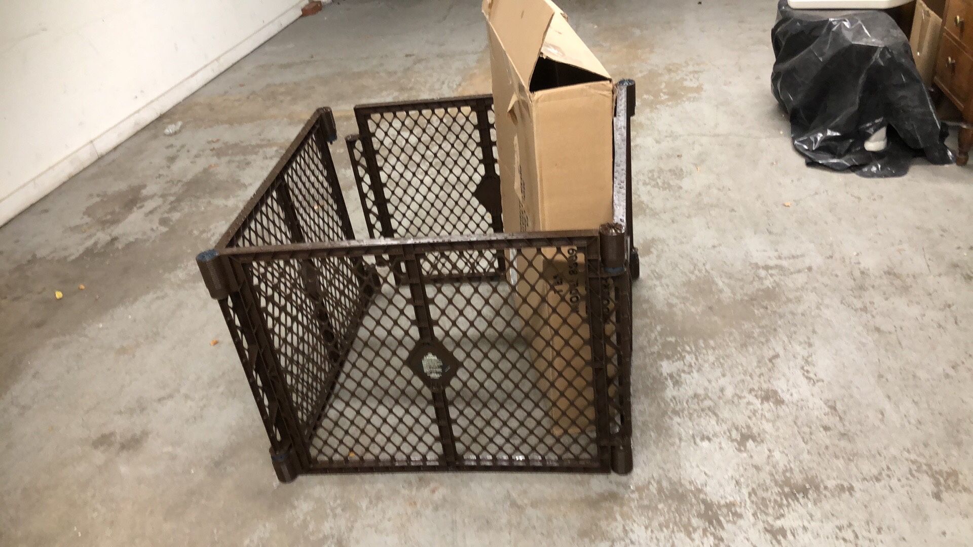 34x34x26”h Pet yard Inside door and outside door open Box