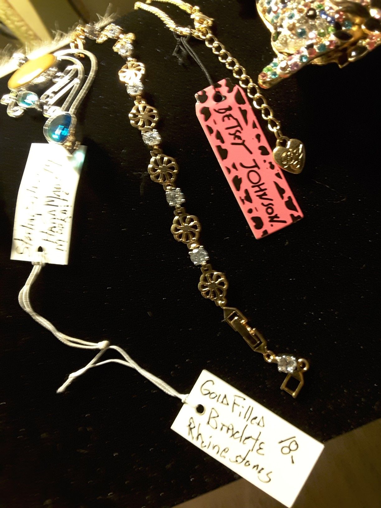 Necklace/Braclete & 2 Pendents 12$-18$