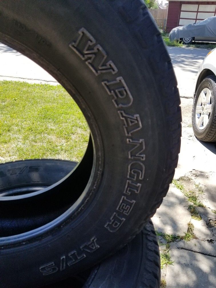 4 GOODYEAR WRANGLER USED TIRES LT 275 65 18
