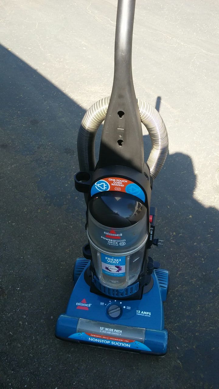 Bissell powergroom Helix rewind vacuum for Sale in Federal Way, WA ...