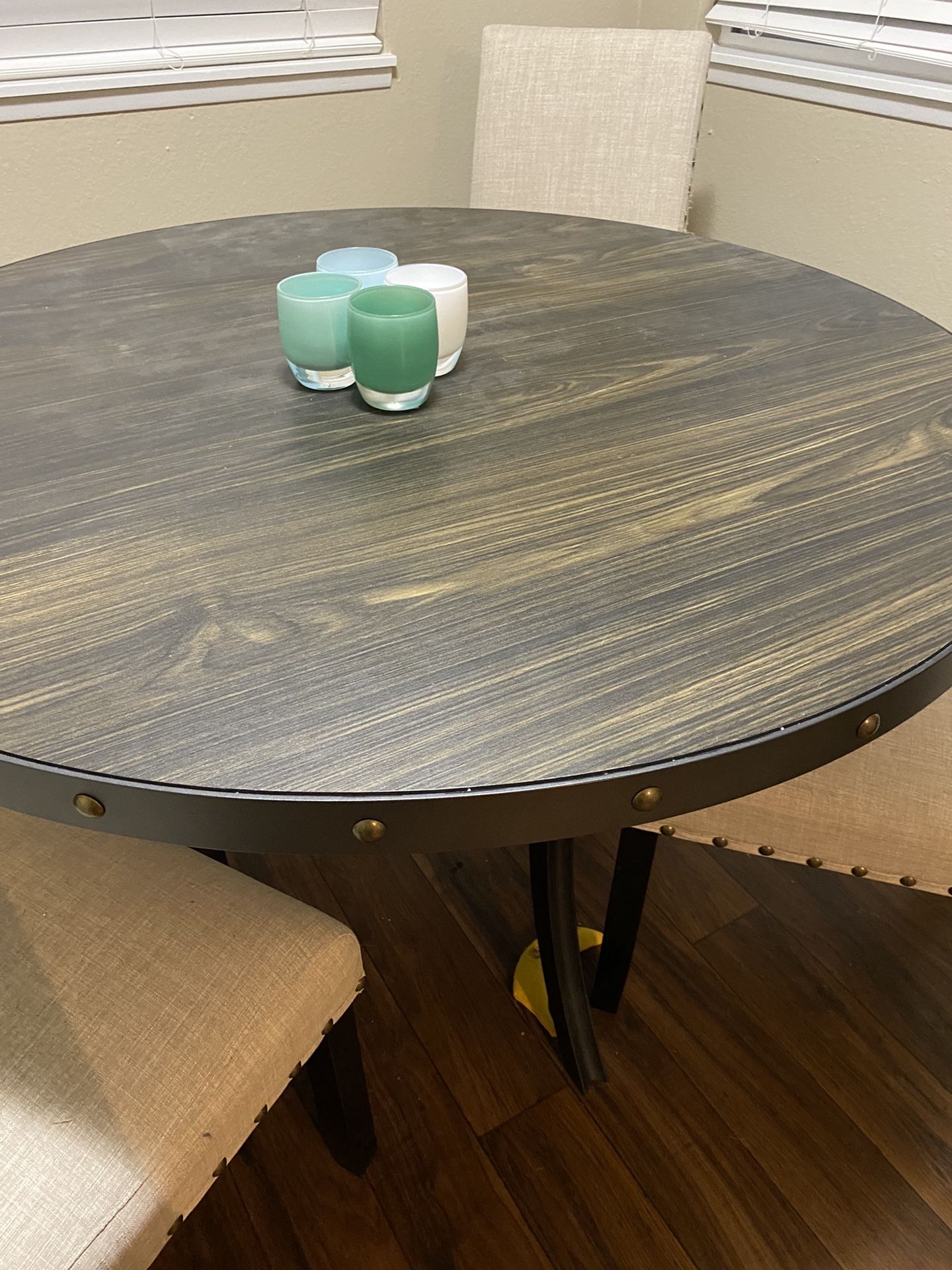 Dining Table/Chairs