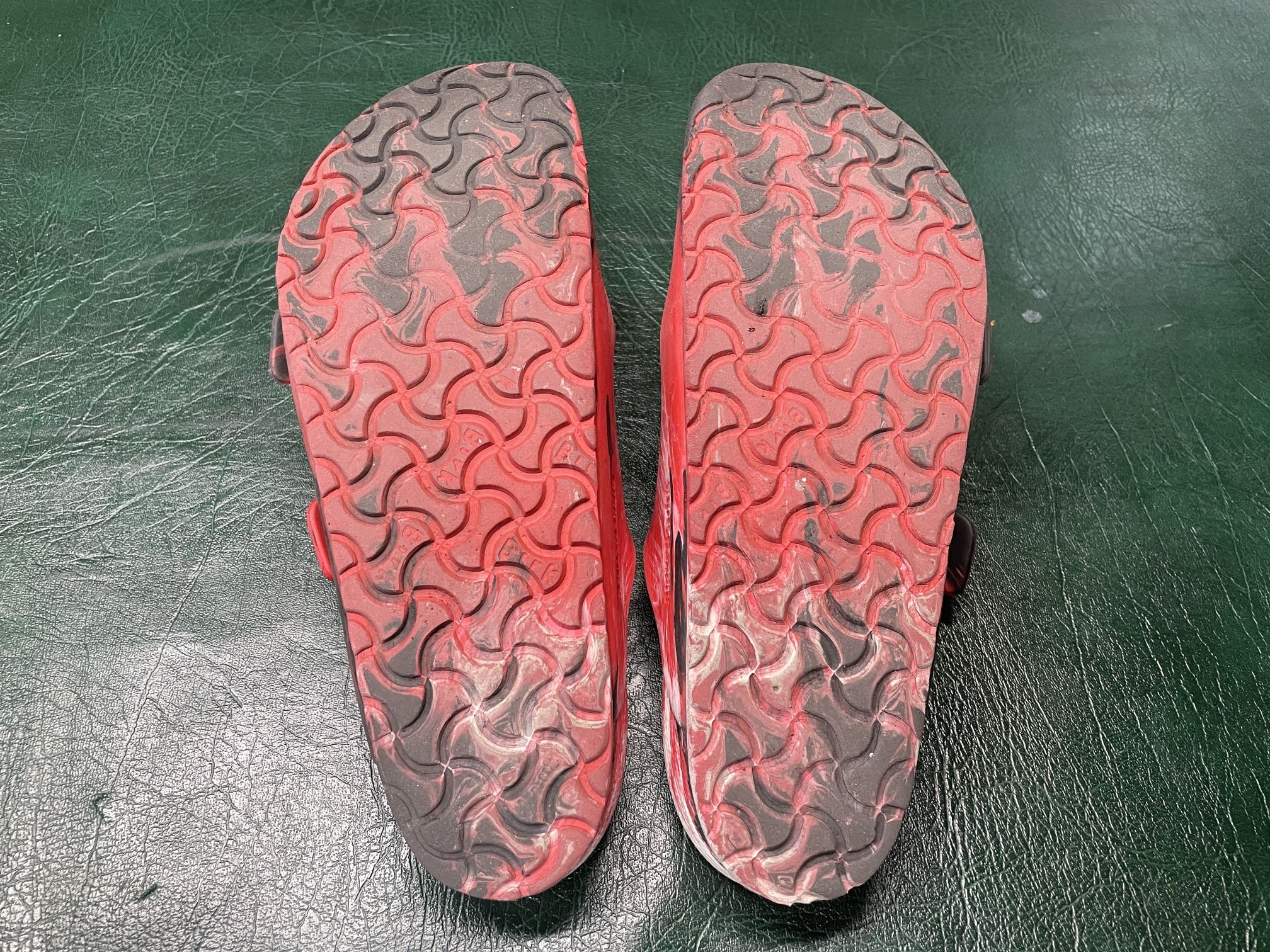 MEN’S BIRKENSTOCK ARIZONA EVA SANDALS SIZE 10-11 BLACK/RED