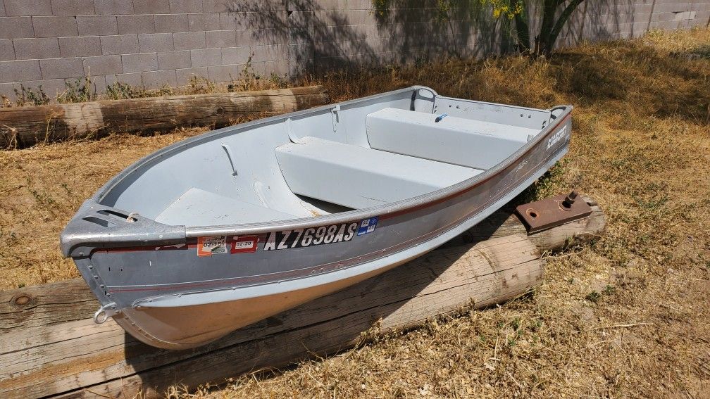 Alumacraft T12S boat with 8hp Yamaha outboard and trolling motor for