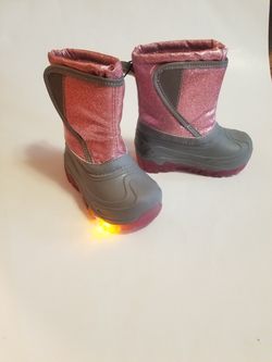 Snow boots Toddler Size 7/ 8 (New) Thumbnail