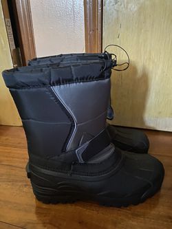 Amazing Snow Boots Size 9 New  Thumbnail