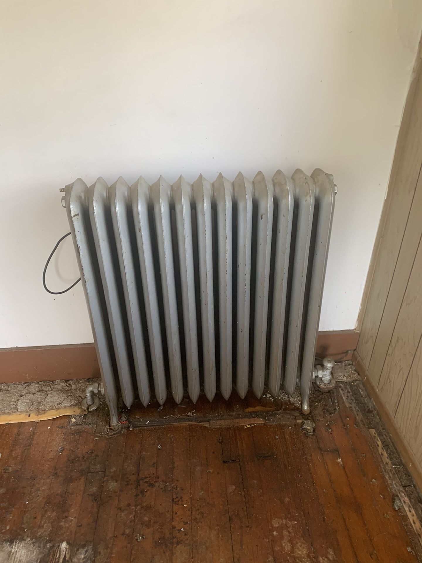5 Cast Iron Radiators