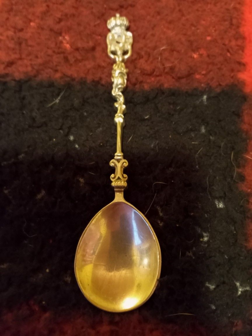 Nice Character And Detail Old Royalty Solid Silver Spoon