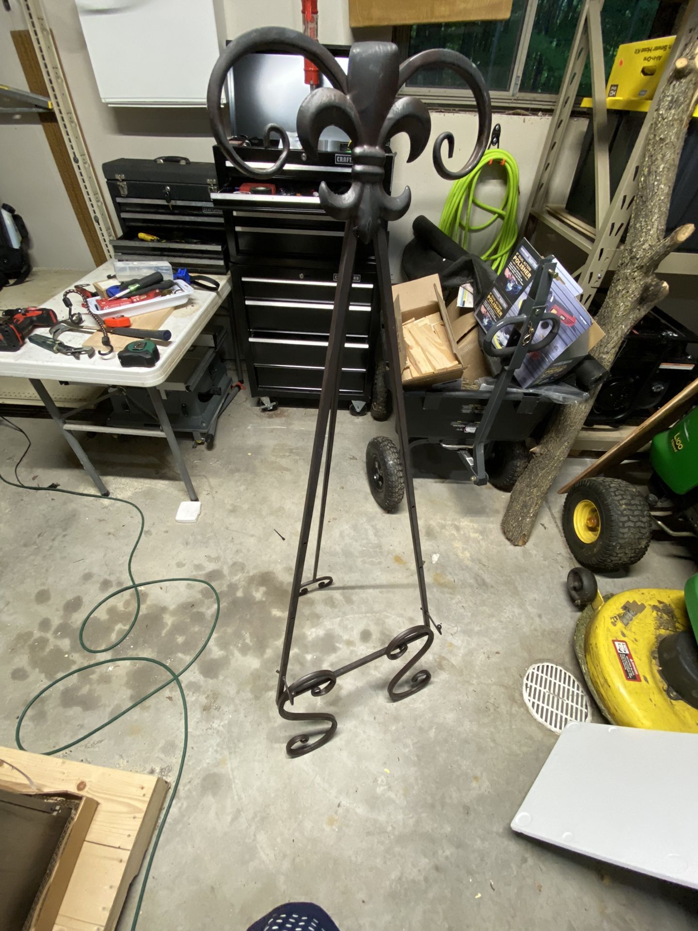Easel