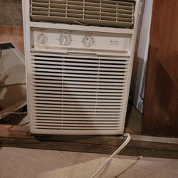 Frigidaire 8000 BTU casement air conditioner   Thumbnail
