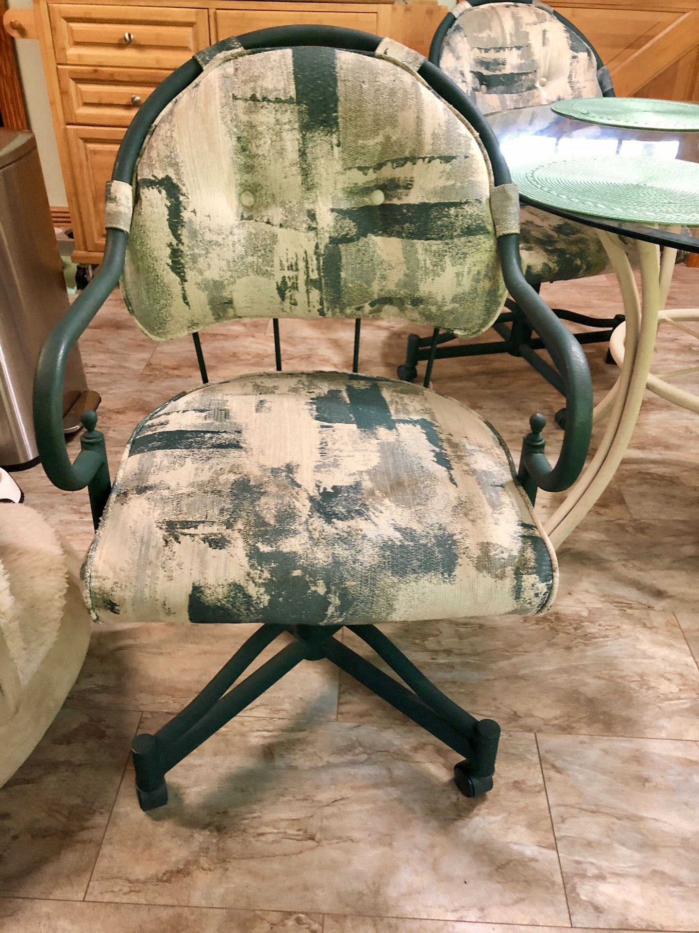 Douglas furniture kitchen / patio table + 4 chairs