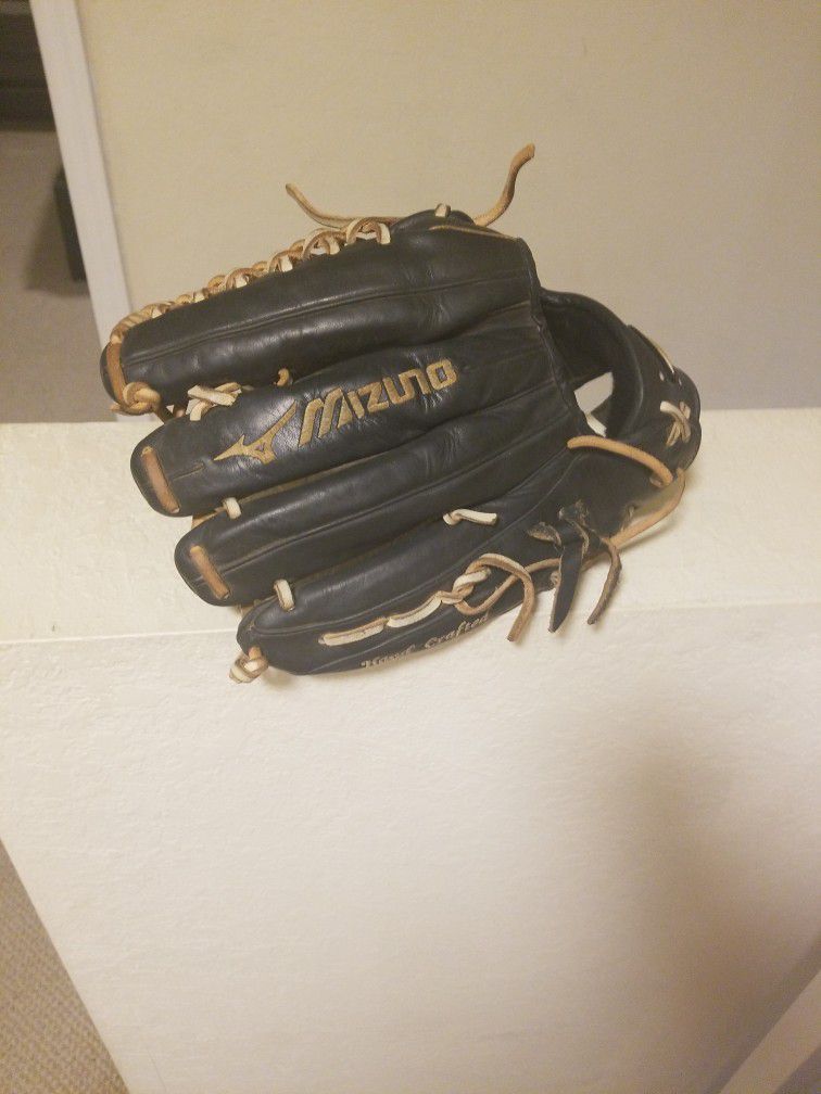 Mizuno Global Elite 12.75 Baseball Glove