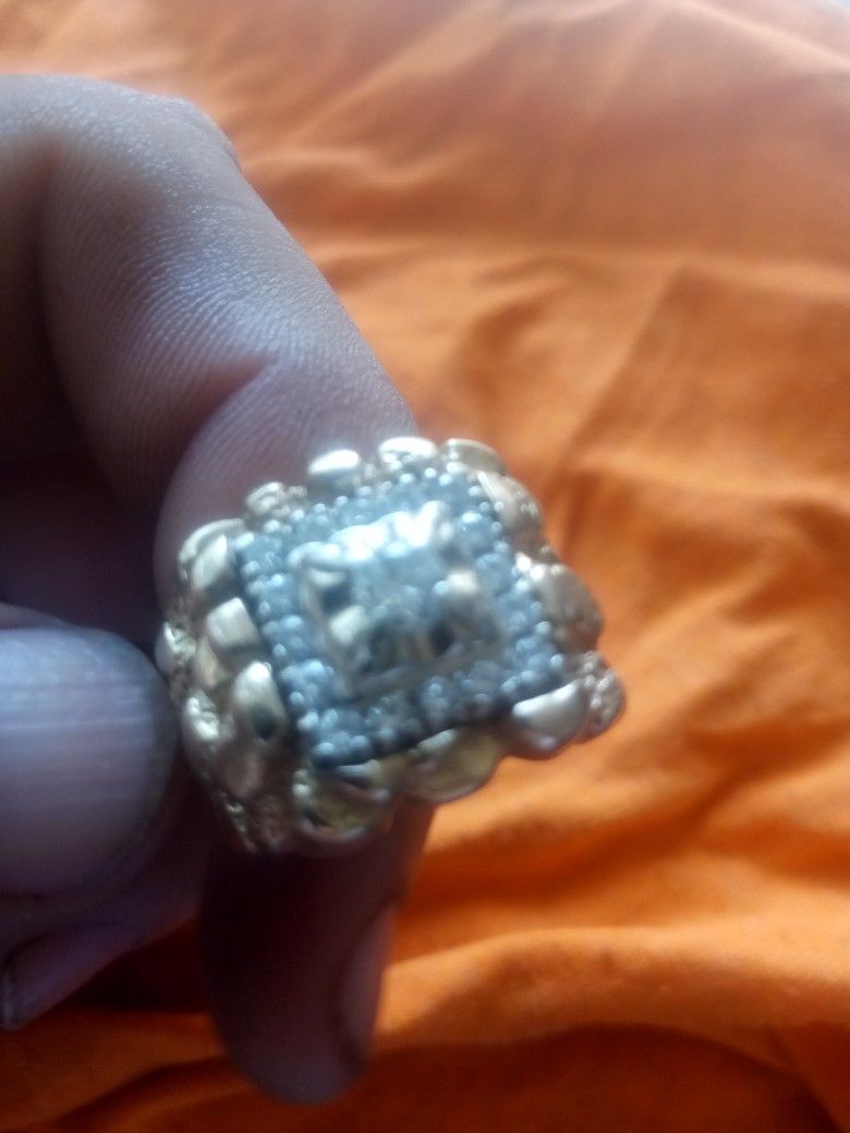 Anillo De Oro 14 Kilates Con Diamamantes 19 Gramos
