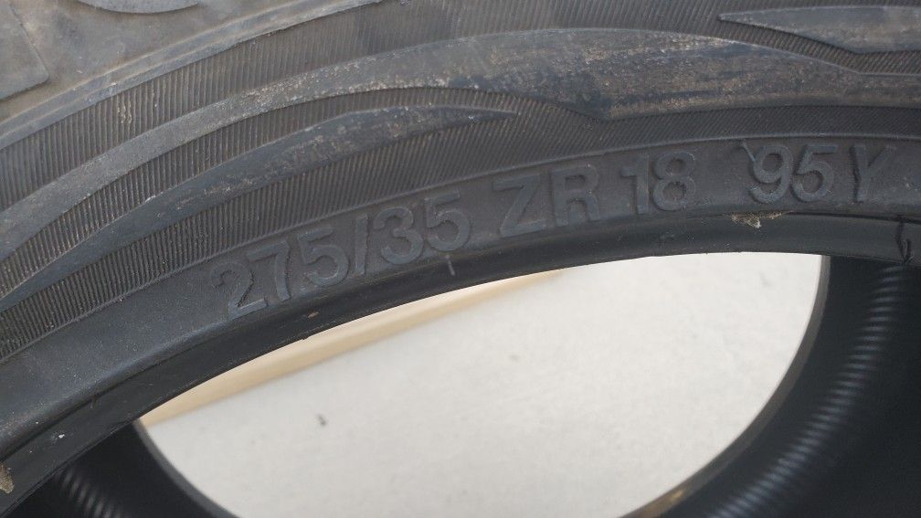 Vredestein 275/35-18 Tires Pair