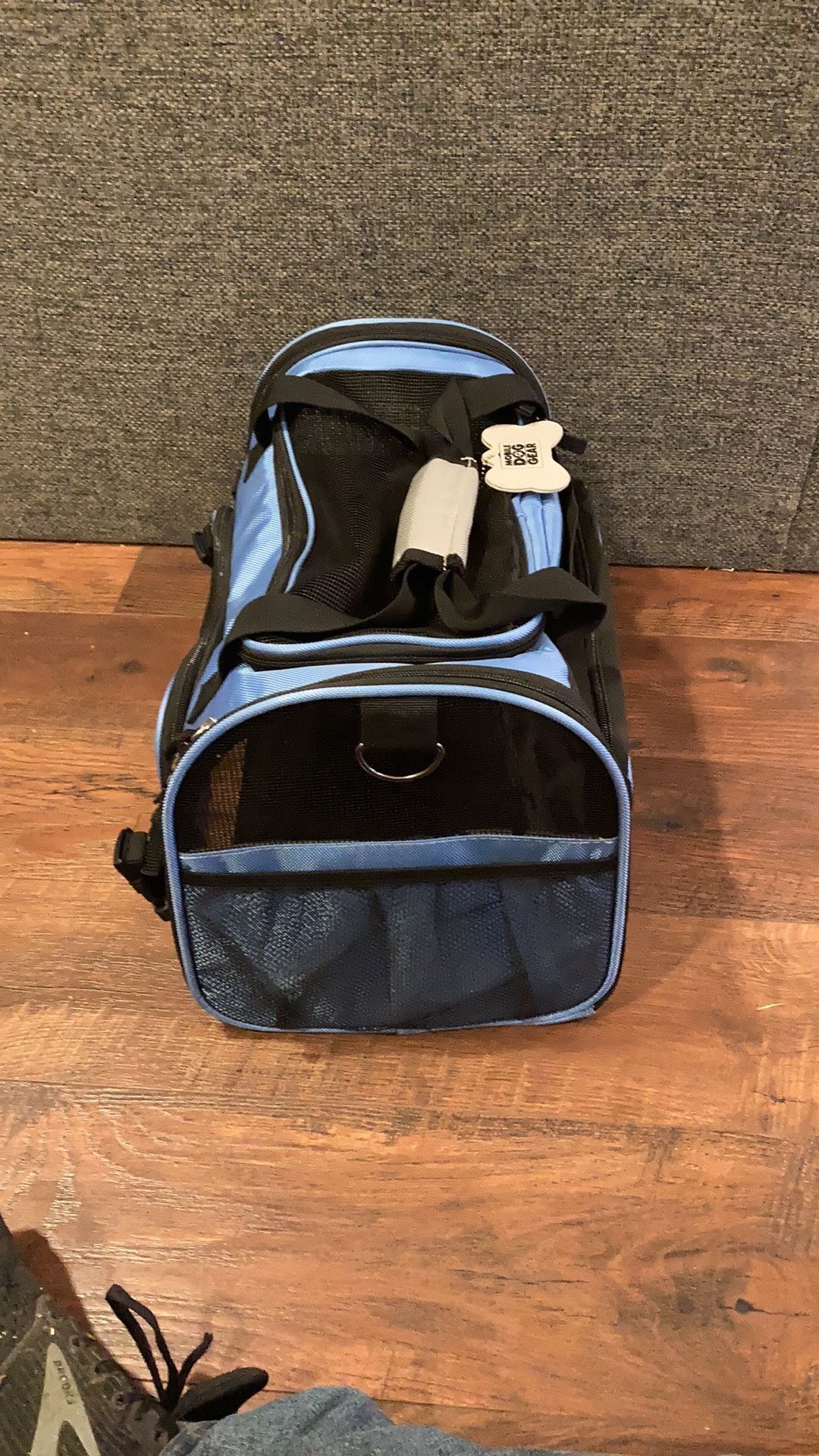Mobile Dog Gear duffle carrier small dog/puppies. Brand New with travel food set