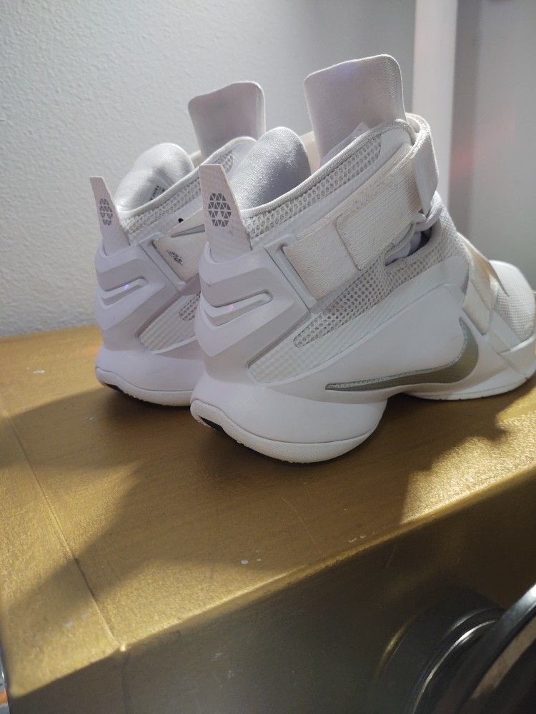 LeBron James soldiers size 8