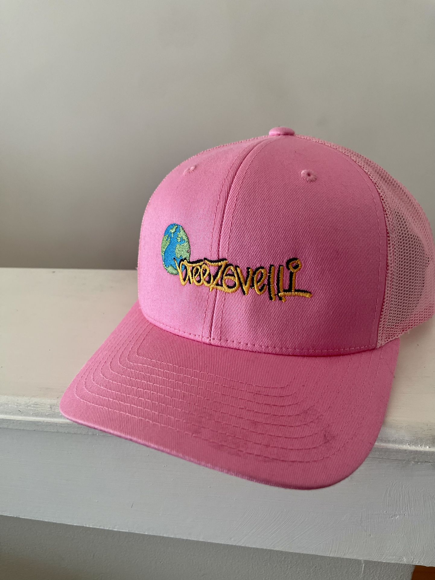 Breezavelli Trucker Hat Pink