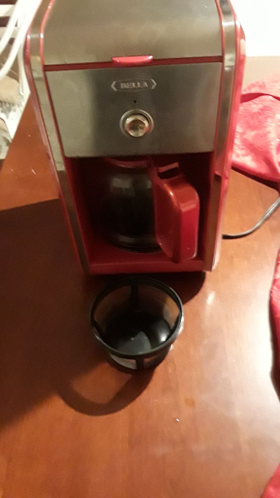 Red bella coffee pot & maker