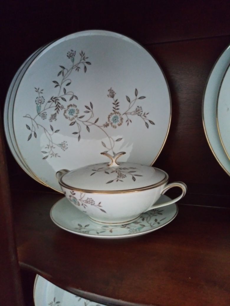 $100 beautiful Set of dishes edged in gold