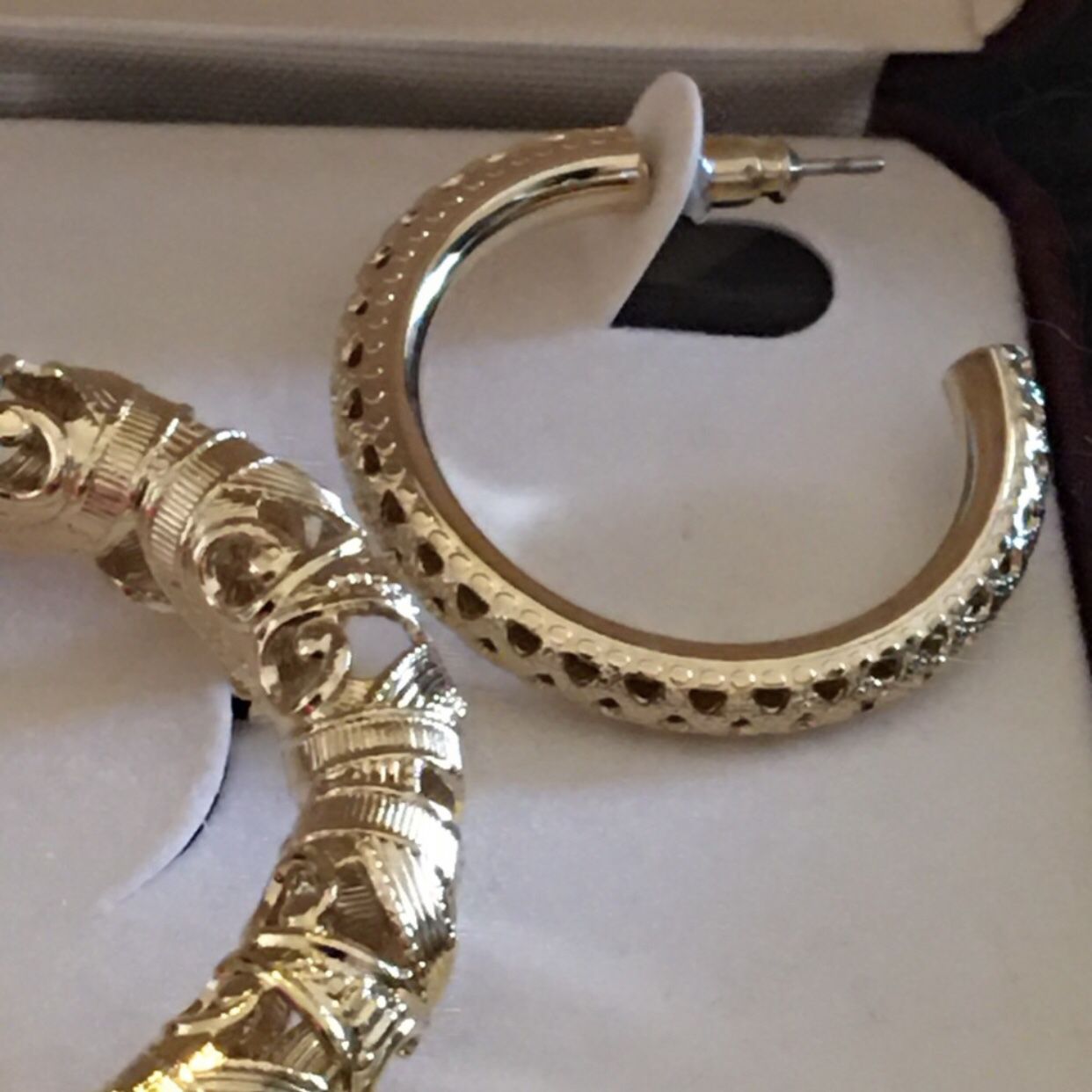 Worthington gold tone brooch and hoop earring set