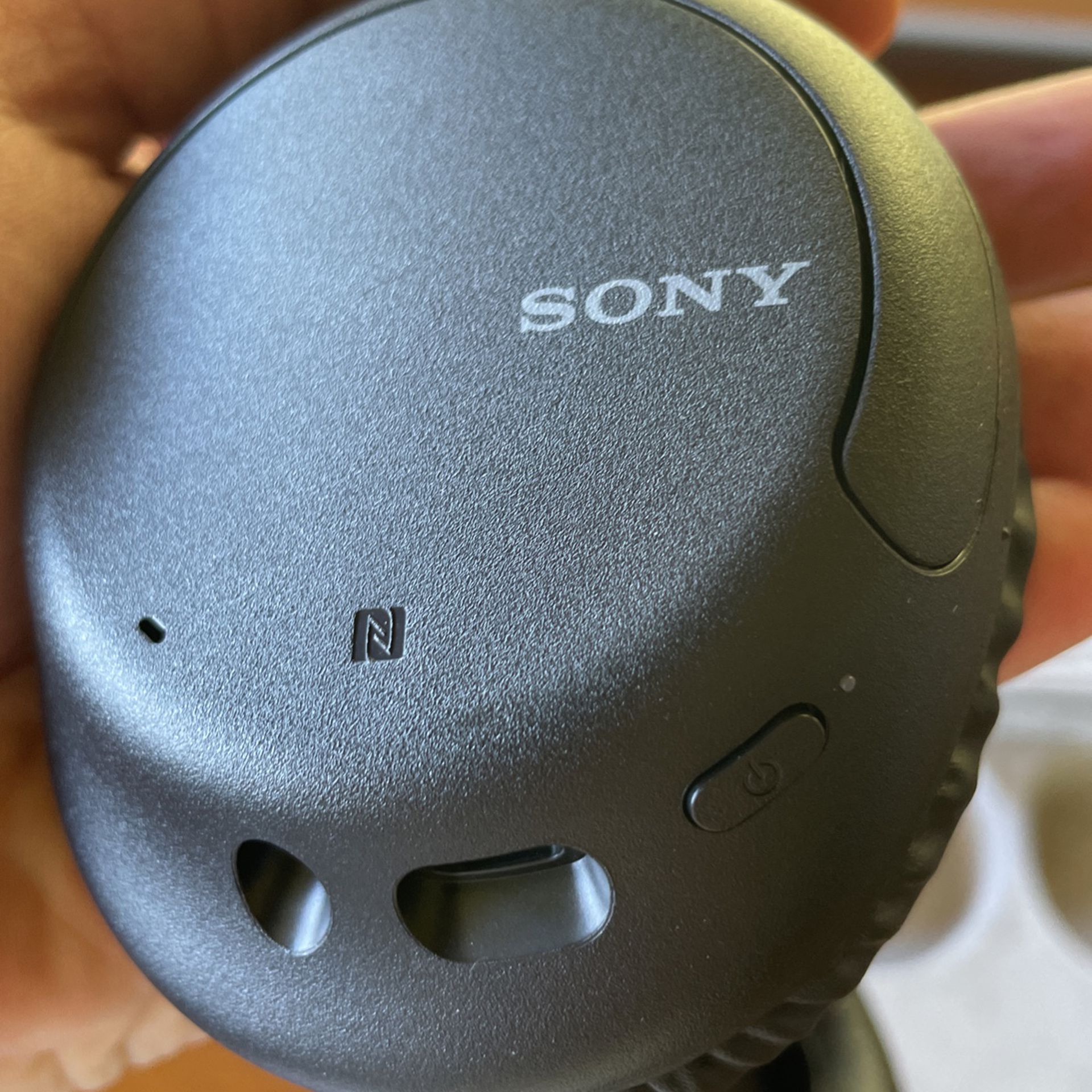 Sony noise Canceling Bluetooth Wireless Headphones With Case