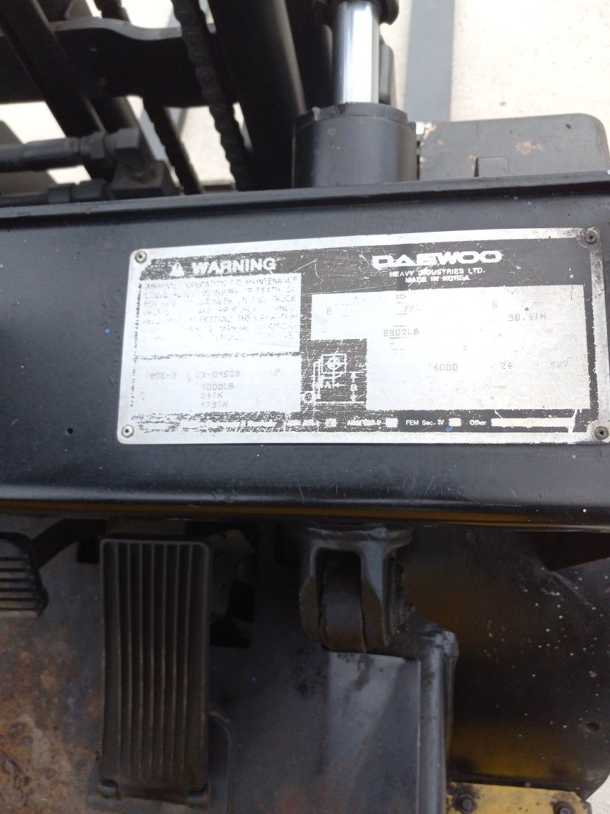 4000 LB. Pneumatic Low Hour Forklift