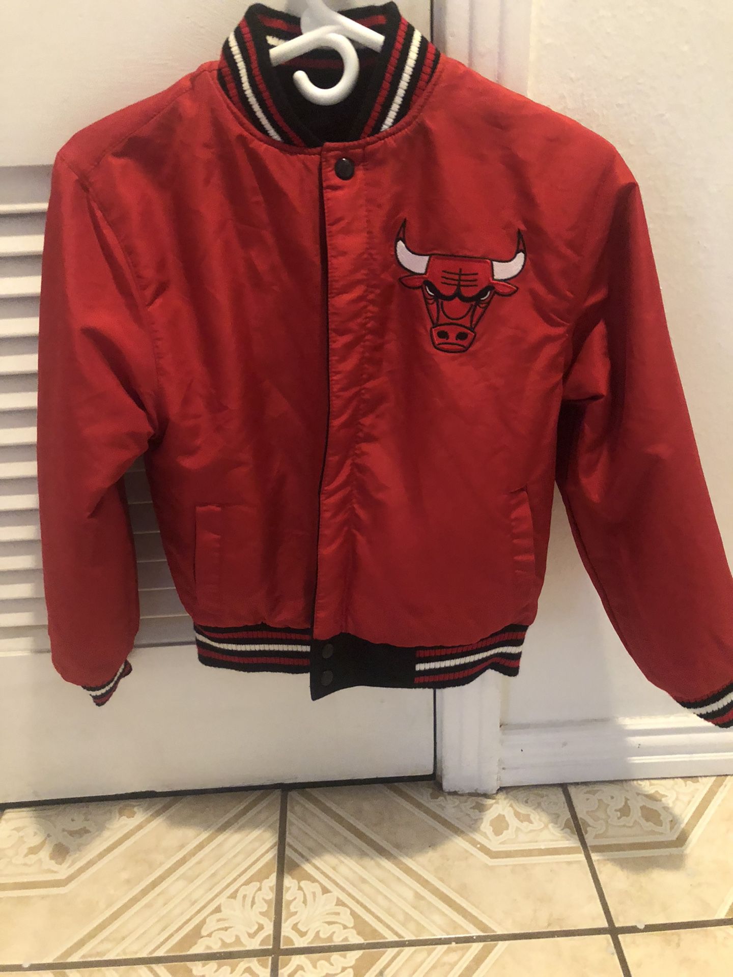 Chicago bulls Jacket  MEDIUM Size 
