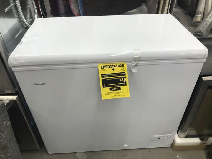 Hotpoint Hotpoint 7.1 Cu. Ft. Manual Defrost Chest Freezer for Sale in