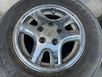 Chrome Toyota or Lexus Aluminum 14 inch wheels and caps - T02396 Thumbnail