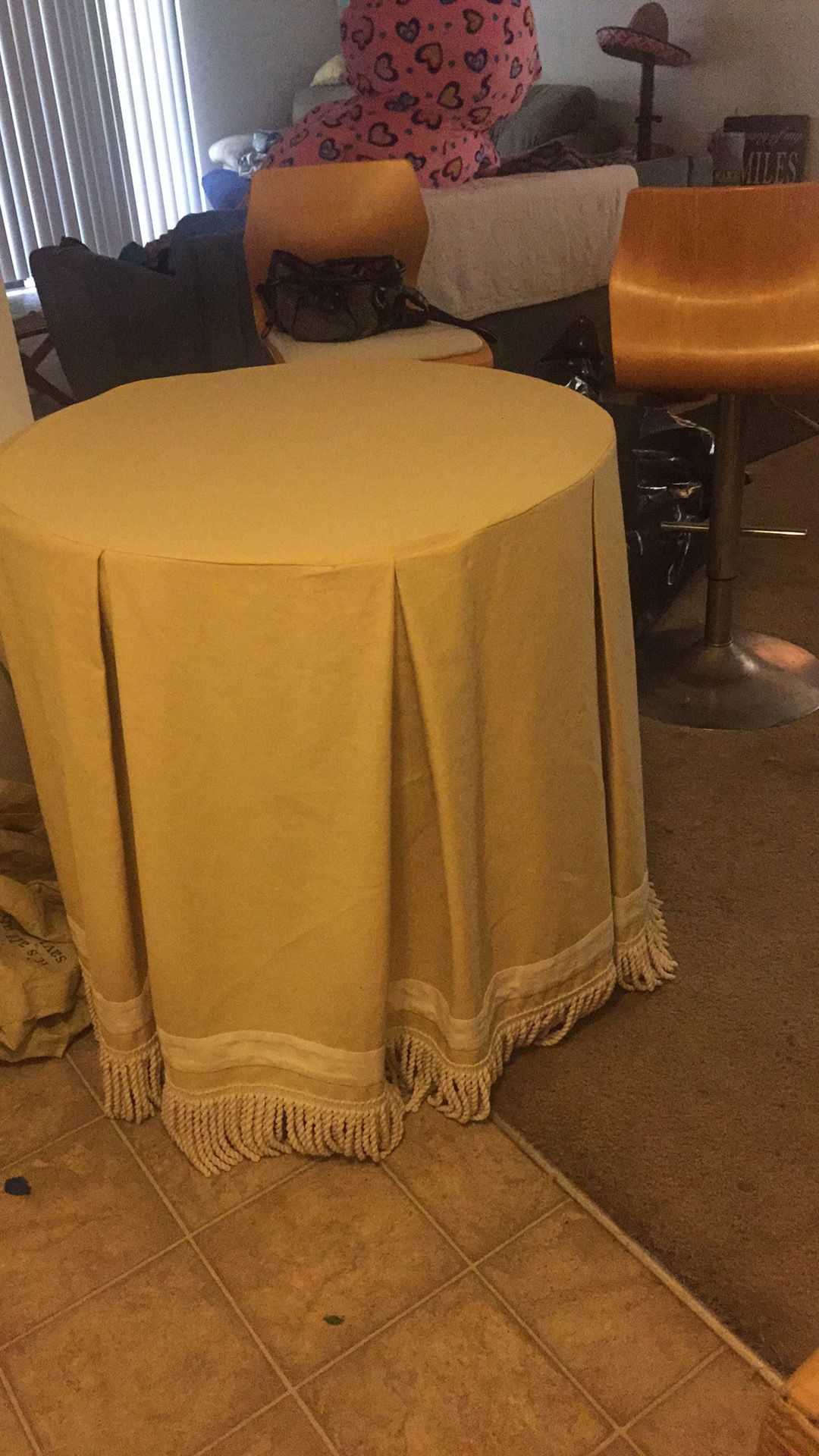 Ballard tablecloth for round table