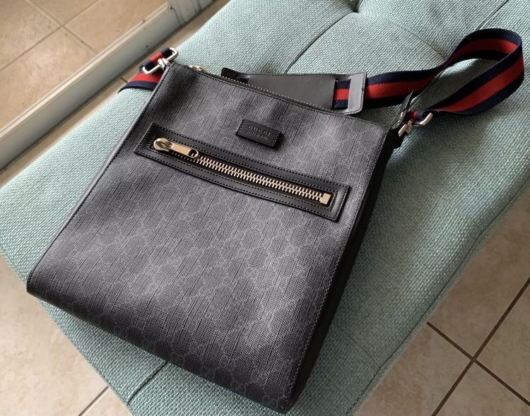 AUTHENTIC GUCCI SUPREME GG WEB STRAP MESSENGER BAG LARGE 474137 USED ONCE