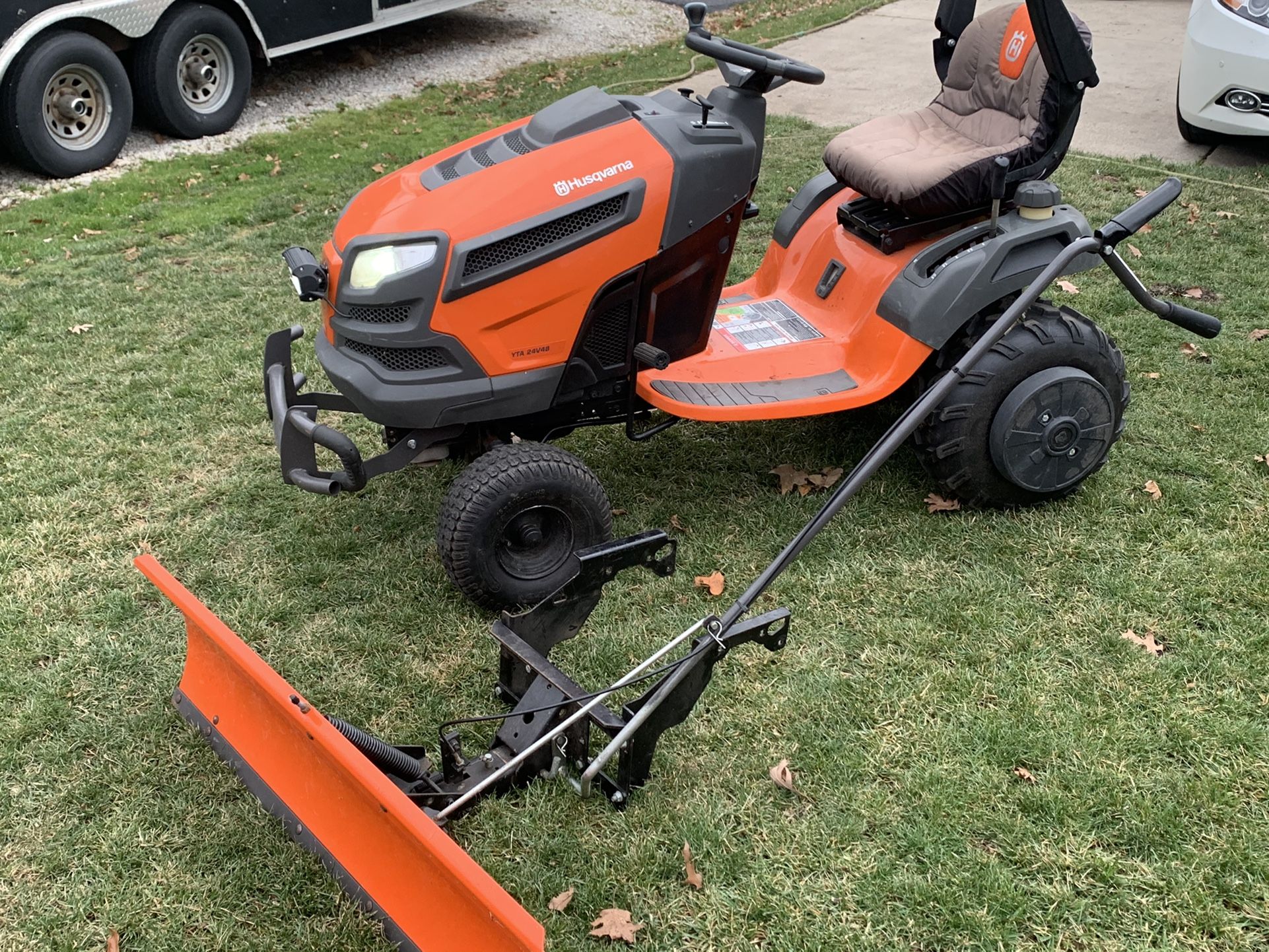 Husqvarna 24v48 Riding Mower Tractor for Sale in West Chicago, IL - OfferUp