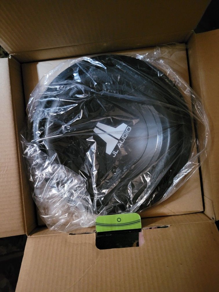 JL 10" Subwoofers /w Amp
