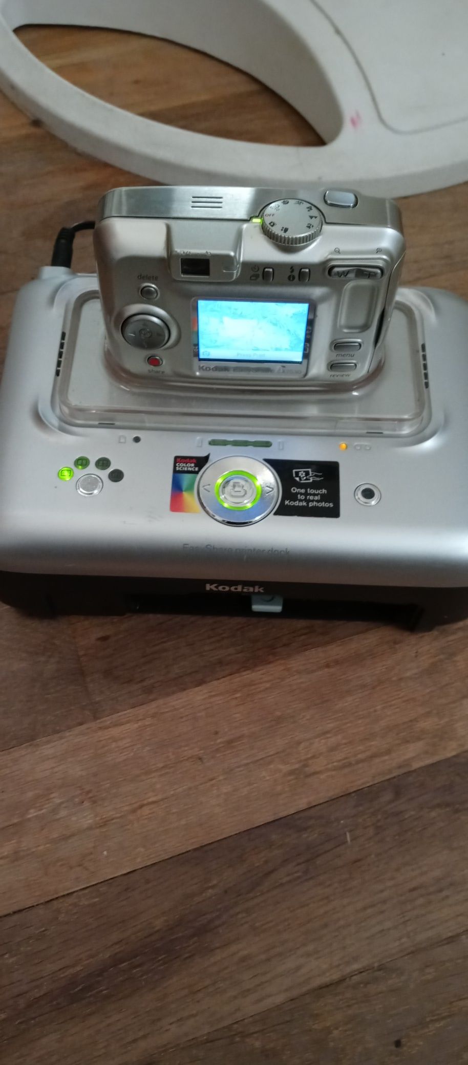 Kodak easy share digital camera and printing dock