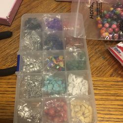 Bead Kit, hundreds of beads Thumbnail