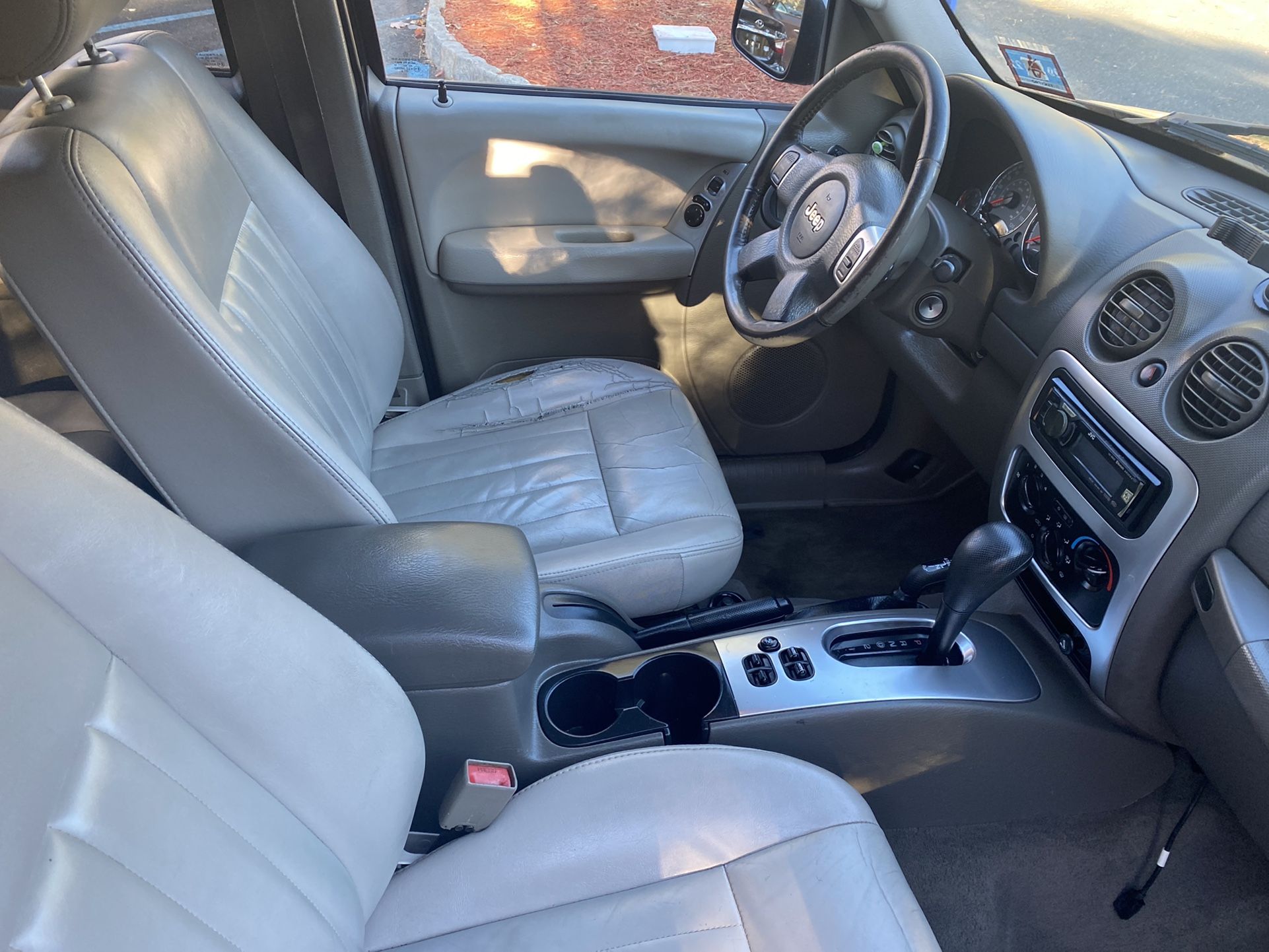 2006 Jeep Liberty Limited / fully loaded / 4x4 Has 150k Runs and drives excellent / clean title / no issues $5300