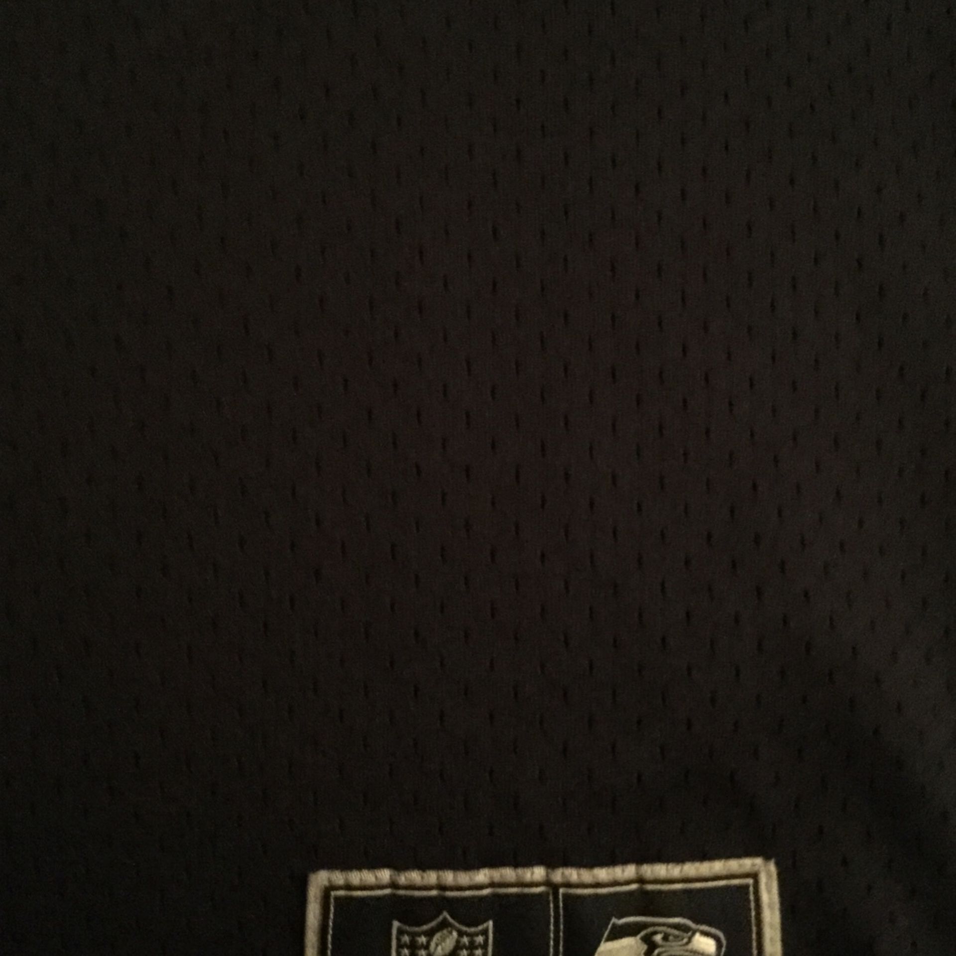 Youth Med. Seahawks NFL official jersey - like new