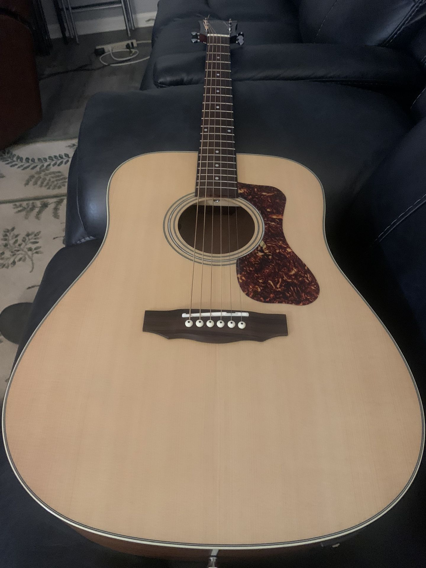 Guild D240e Acoustic Electric Guitar With Gig Bag