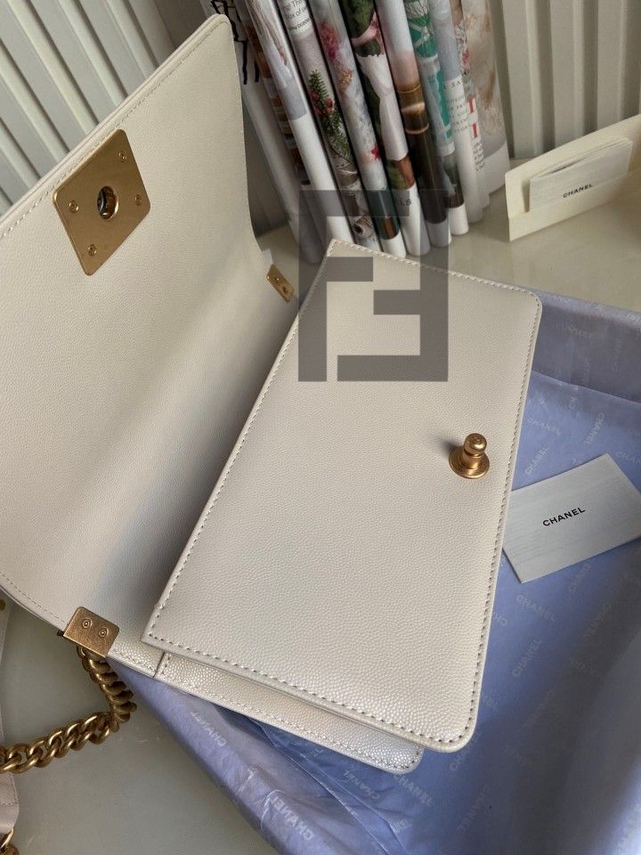 Chanel leboy bag 67086 25x15x10cm 12