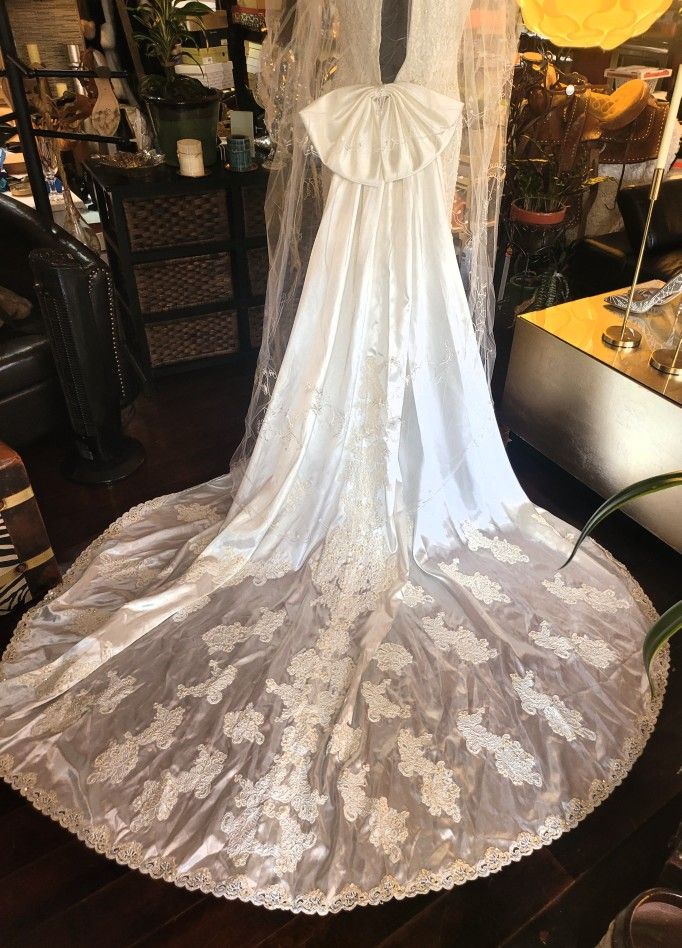 EMAUEL UNGARO VINTAGE LACE PEARL SEQUIN BEADED WEDDING GOWN & TRAINNEW NEVER WORN SIZE 12 I ORY