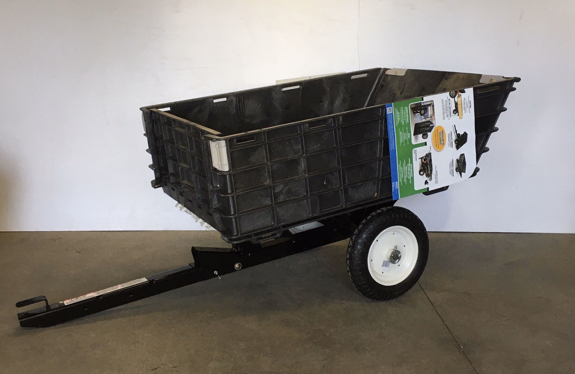 Arnold EZ Stow Hauler lawn tractor dump trailer for Sale in Nuevo, CA