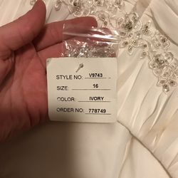 David’s Bridal Wedding Gown Thumbnail