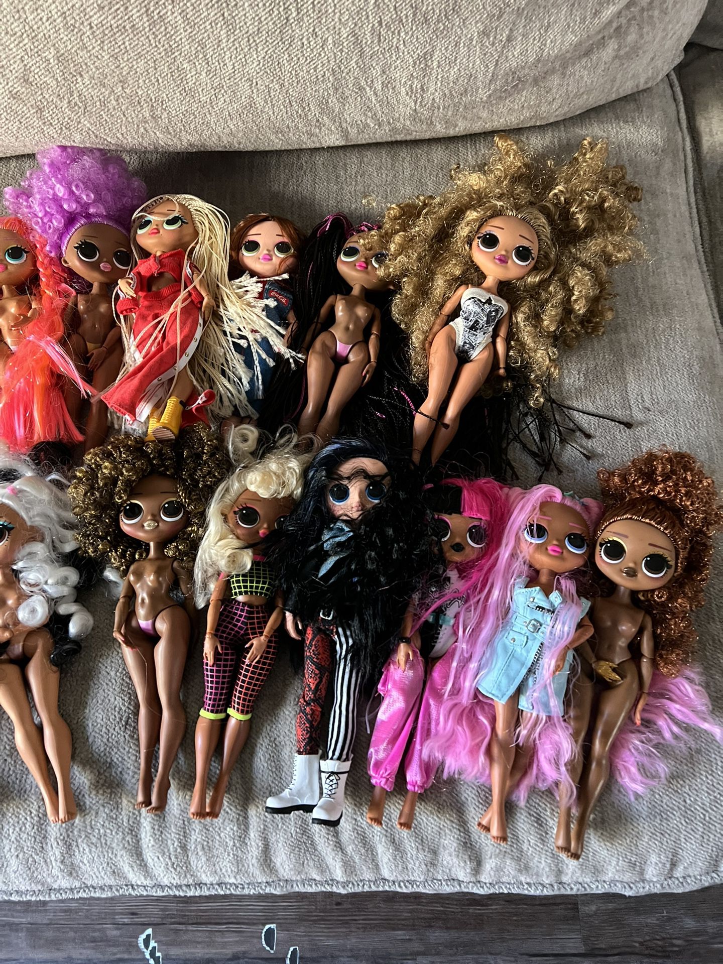 LOL DOLL HUGEEE LOT *need Gone Today