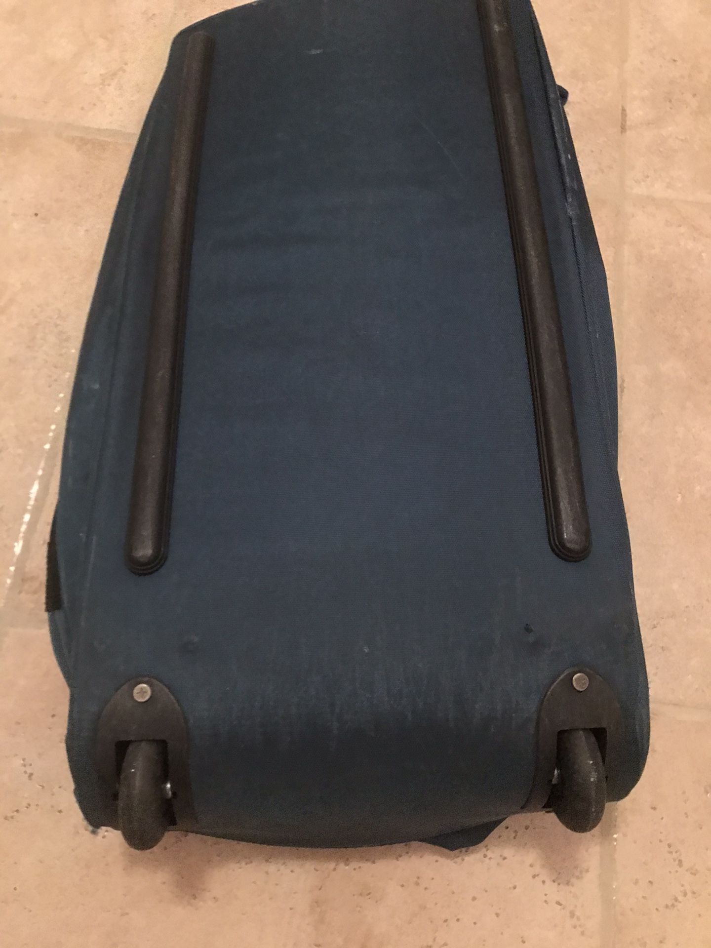 Duffle roll on big bag