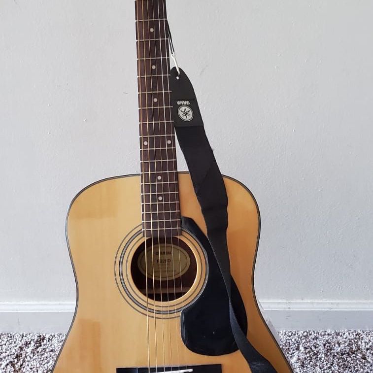 Yamaha Gigmaker Standard Acoustic Guitar w/ Gig Bag, , Strap- Natural