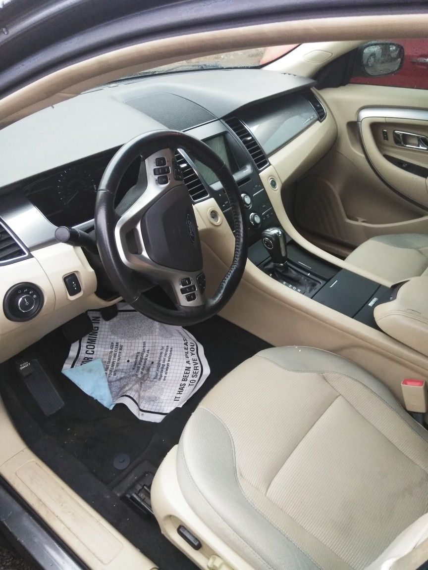 2014 Ford Taurus