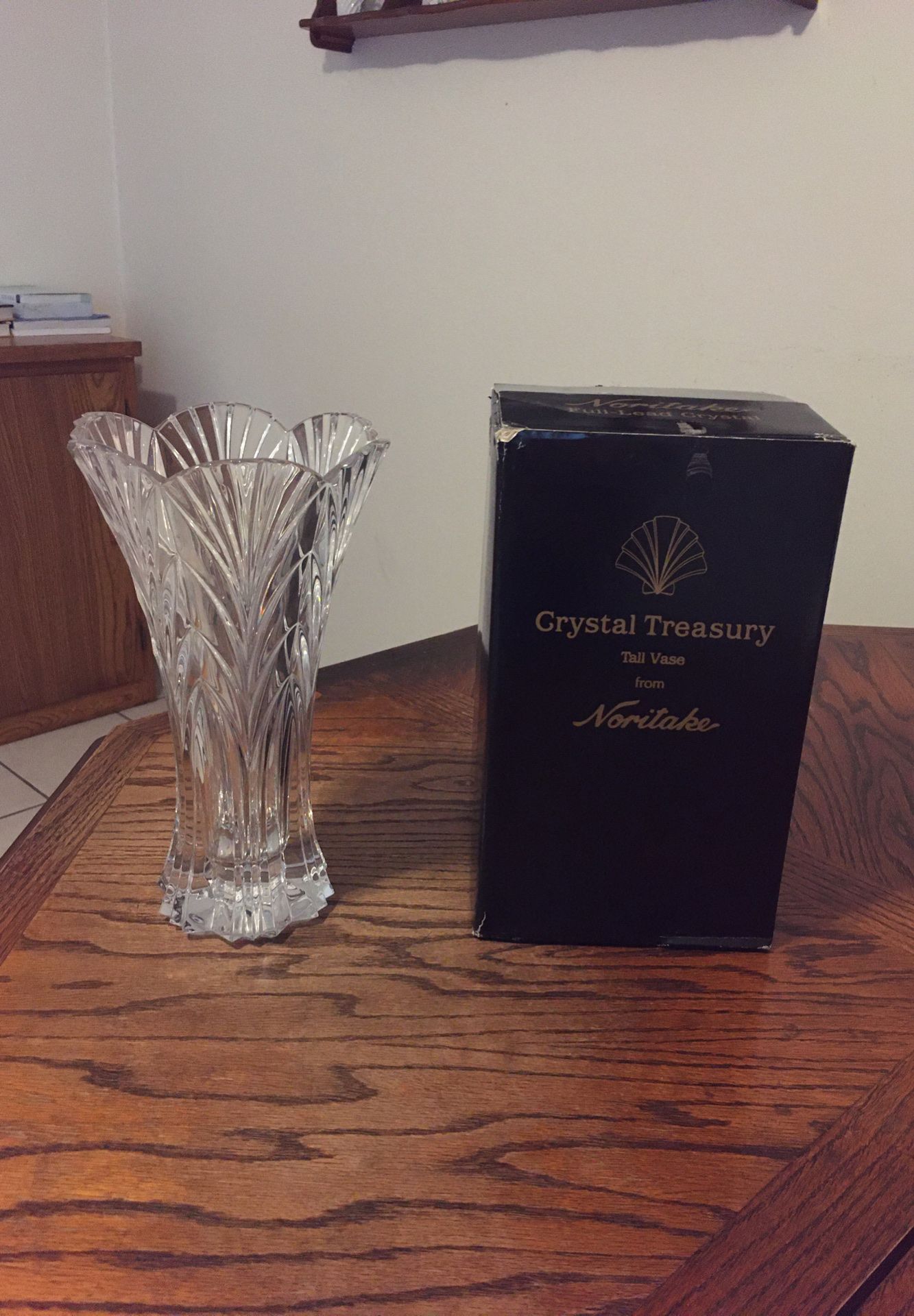 noritake Full lead crystal 10 inch tall vase brand new never been used