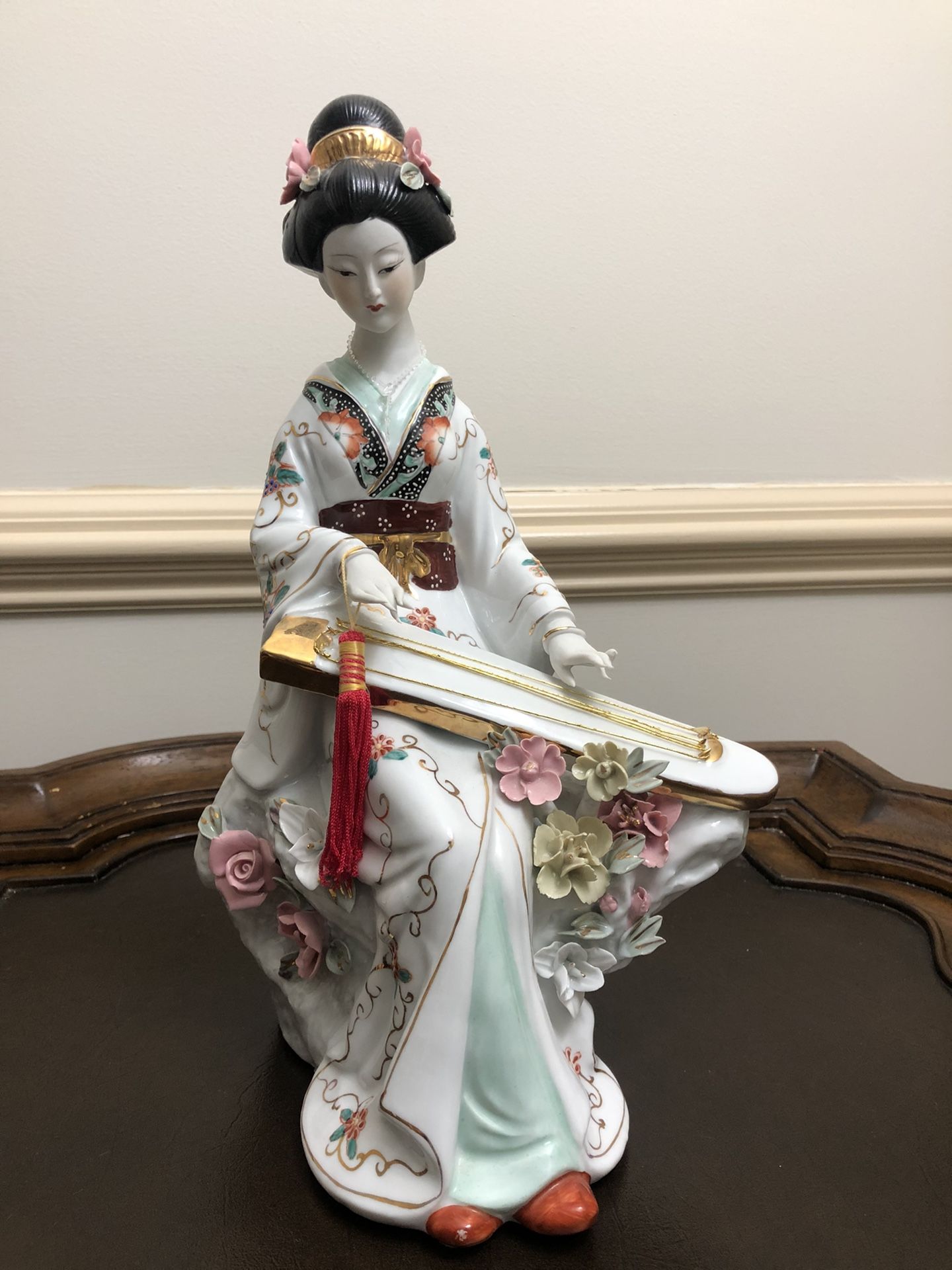 Japanese Geisha Porselain Figurine Statue Floral Collection item