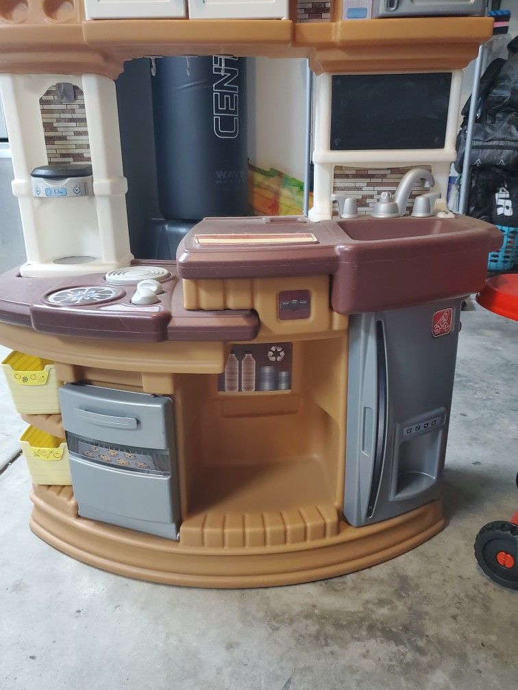 Kitchen & Grill (Kids Play Set Used But Good Conditiin