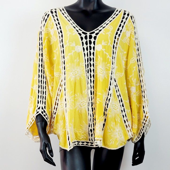 World Market Floral Embroidered Shawl Capelet Poncho Blouse Wide Butterfly Sleeve Open Crochet Yellow White OS NWOT